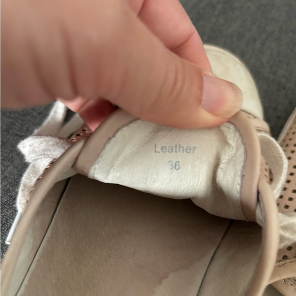 Cute baby pink shoes - Picture 3 of 4